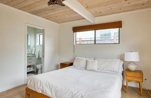 Dockside getaway with hot tub & dock - Foto 6