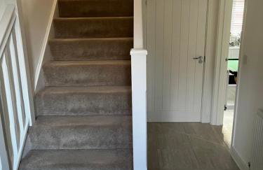 Brackley near Silverstone Grand Prix 3 double bed family home - Photo 12