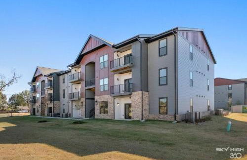 Deluxe 2BR Near Amp, Culture & Walmart wPool - Photo 49