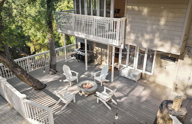 Hidden Oaks Farmhouse by Avantstay Hot Tub, Deck - Foto 34