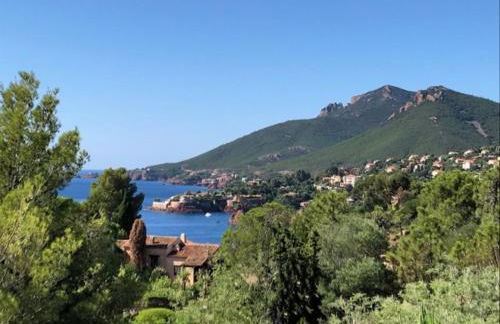 Panoramic Sea View Villa in private residence with pool - Photo 10