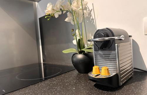 AJ - Stylish Pied-à-Terre à La Joliette - Parking - Foto 16