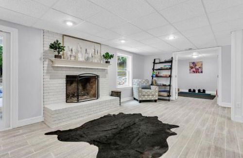 Lakefront, Saltwater Pool, Backyard Oasis, Private Dock, Home Gym - Foto 25