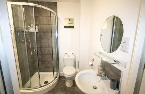 Ideal for groups - Lovely 2 Bedroom Apartment - Free Parking, Transit links, Close to Stadiums - Foto 12