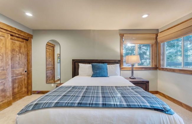 Washoe Way by Avantstay Luxury Tahoe Retreat A+ Location w/ Beach Access - Photo 19