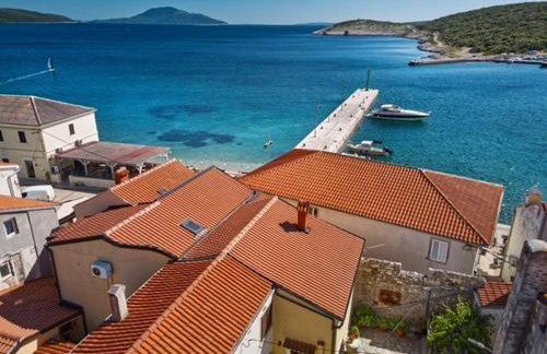 Apartments by the sea Martinscica, Cres - 22582 - Foto 1