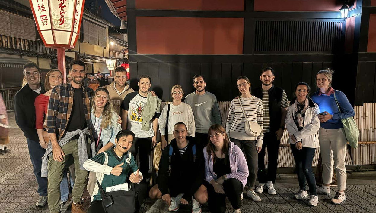 Photo de groupe dans le quartier de Gion