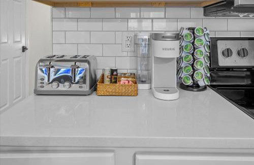 Steps away from Mass Ave Restaurants and Big Patio - Foto 15