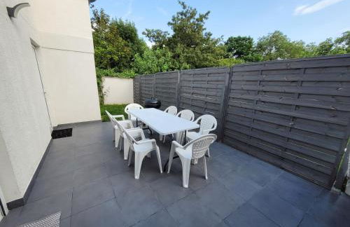 100m2 2 chambres 8 personnes - Grand parking et terrasse privée - Proche CDG-Parc expositions-Paris-Astérix-Disney - Foto 29