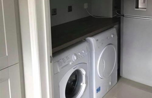 Pet-friendly - 2 Bedrooms Bungalow hot tub Parking - Foto 74