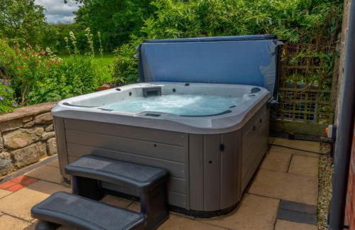 The Owl House with swimming pool and private hot tub - Foto 26