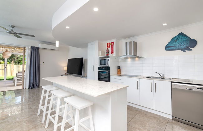 Seascape Holidays – 3 Reef Terraces on St Crispins - Foto 8