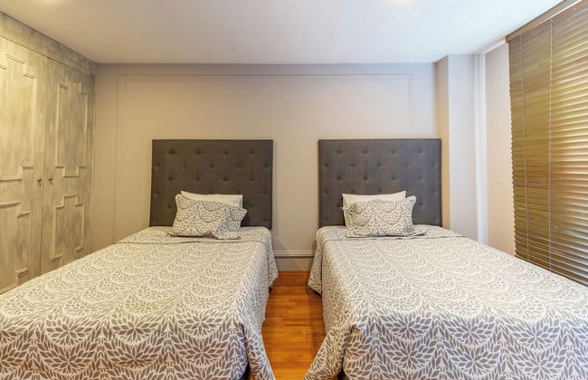 Penthouse Near Masaryk , Sleeps 16 , Pet Friendly - Foto 8