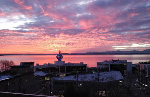 Top Floor Water View Oasis near Space Needle & Cruise - Foto 1