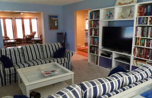 Lakefront Home in Madison - Private Beach - Photo 14