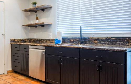 Spacious Arcadia Lite house w pool mtn views - Photo 9