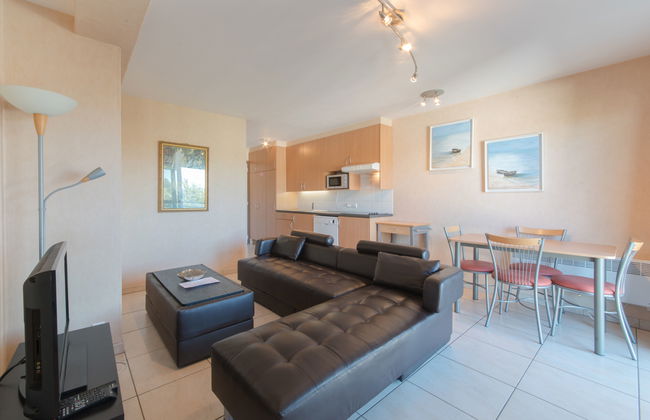 1 bedroom Apartment in Bredene with swimming pool and garden - Photo 2