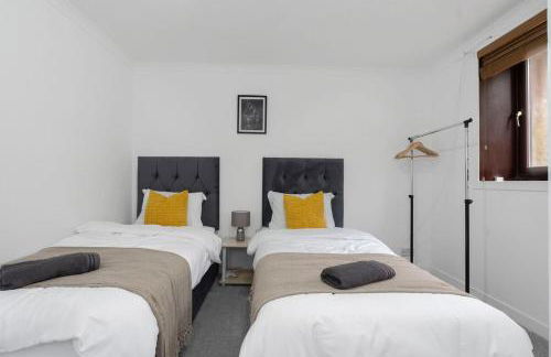 Free Parking - Sleeps 6 - Central - New Interior - Photo 19