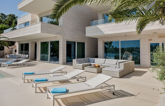 Beachfront Villa Seven Sins with Pool - Foto 48