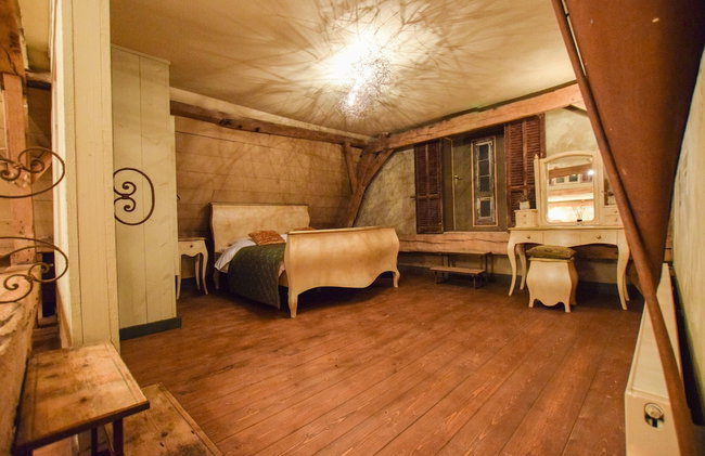 Posh Holiday Home in Alphen with Hot Tub - Photo 22