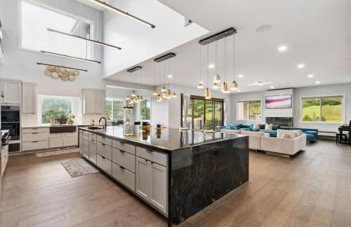 Elegant Mountain Retreat with Sweeping Views - Foto 22