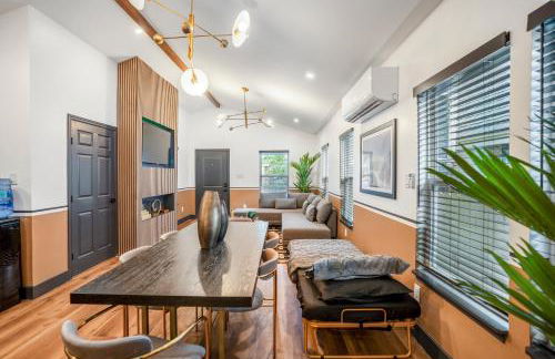 HTX Ultra Chiic Suite #1 - Photo 11