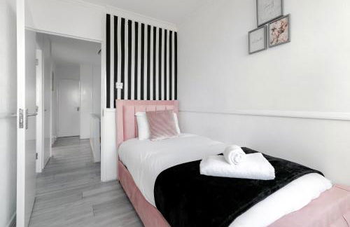 3BR Off A13 , Sleeps 6, 2mins to Langdon DLR,Free Parking - Photo 27