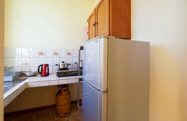 Allamanda Studios and Apartments - Photo 14