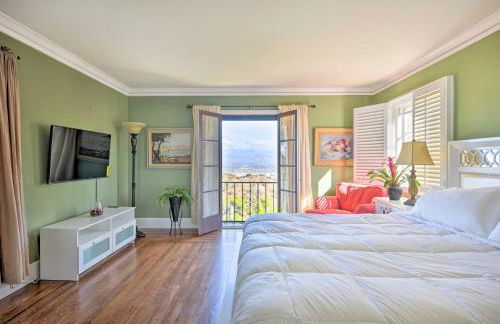 The Castle Hacienda Heights Home with Patio and Pool - Foto 13