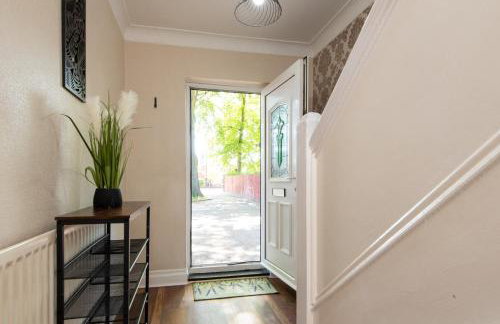 Large House for Groups with Huge Driveway - FREE PARKING - Photo 5