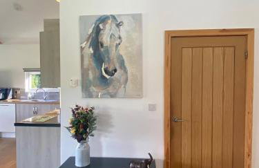 King Richard's Luxury Lodge - Sleeps up to 8, Dog Friendly, Near Sherwood Forest at Fairview Farm in Nottingham set in 88 acres and great for Groups, Family Gatherings & Corporate events - Foto 25