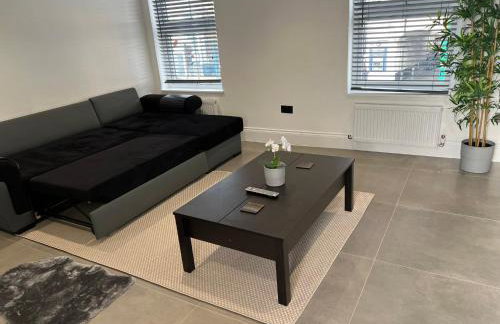 Lovely 1 bedroom flat High Barnet 3 mins away - Photo 8