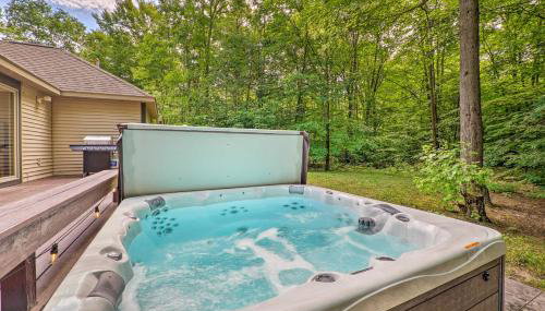 Cozy Whitehall Hideaway with Hot Tub and Chiminea! - Foto 2