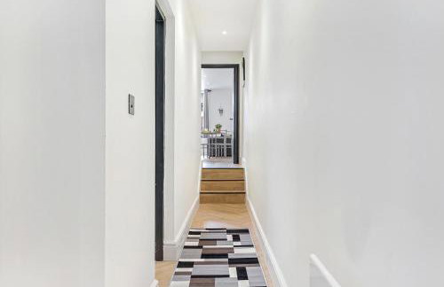 Chic 2Bed Apartment in Heart of Altrincham - Pass the Keys - Foto 11