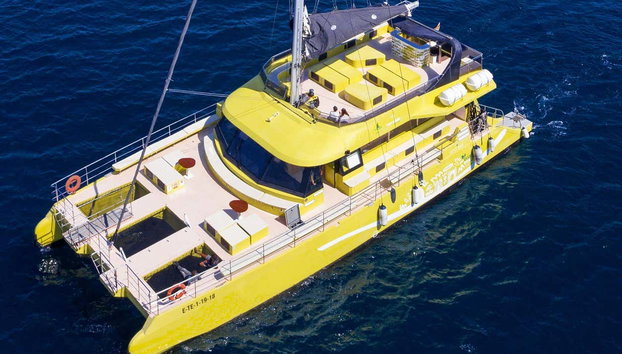 Barcelona Solar-Powered Catamaran Trip - Foto 2