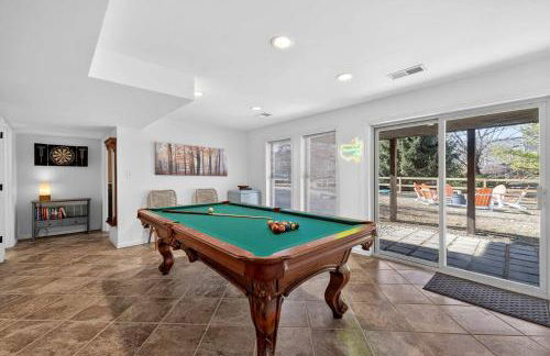 Bright Mountain Cabin with Game Room & Golf Course Views Near Hedgesville, West Virginia - Foto 26