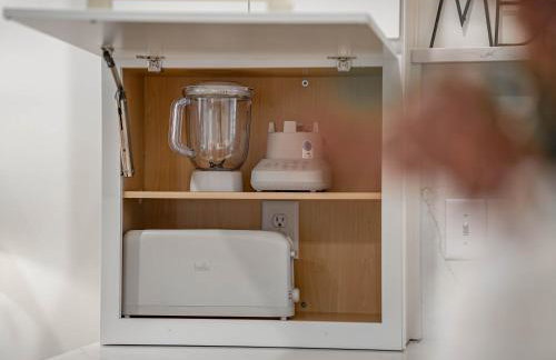 Modern Multi-Level Retreat with Rooftop Hot Tub - Foto 27