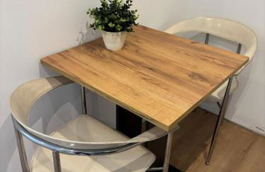 Zentrale Wohnung mit eigenem Eingang und Stellplatz - Foto 8