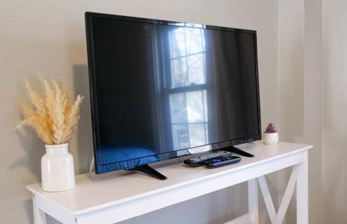 Large 4 Bedroom Home Close to Airport and IX Center - Photo 21