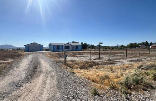 Death Valley PrairieFire 3bd 2ba Home w Kitchen - Foto 17