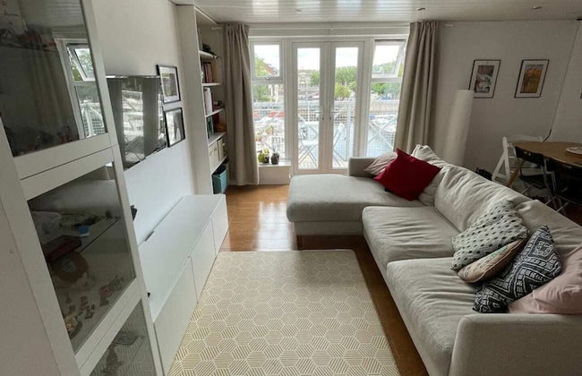 2BD Flat With Views of Canary Wharf - Rotherhithe - Photo 8