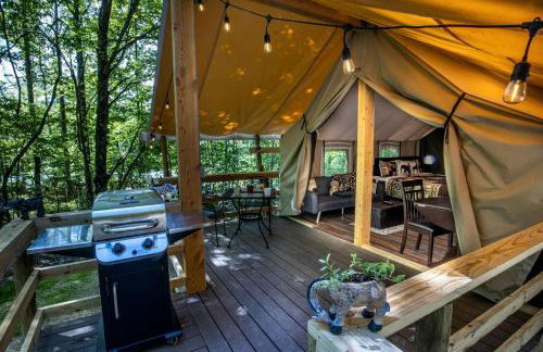 African-Themed Safari Tent for Glamping in West Virginia - Foto 7