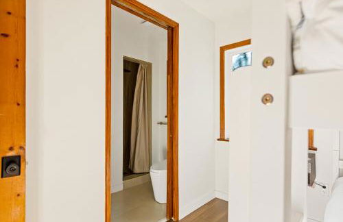 Cute Romantic Cabin With Hot Tub 5 Min from Lake - Foto 16