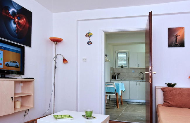 Peaceful and Secluded Krk Apartment With Terrace - Photo 7