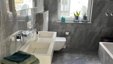 Haus Villa-Moderne Ferienwohnung in Wallersdorf-Haidlfing - Foto 4, towels