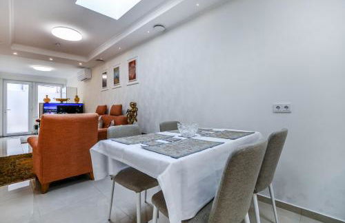 Stylisch und Schick, neue Wohnung, U-Bahn 2 Minuten - Photo 32