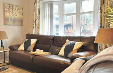 Ideal 4-bed home sleeps 7 - Nr Trafford Ctr & M60 - Foto 2