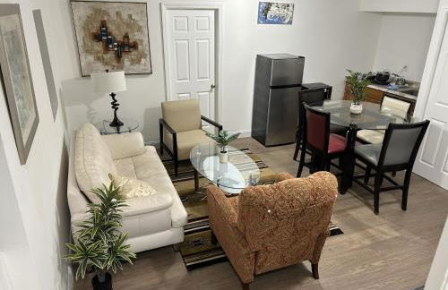 1BR Apartment - Unit A - With Parking and 10min Walk to NYC Train Station - Foto 1