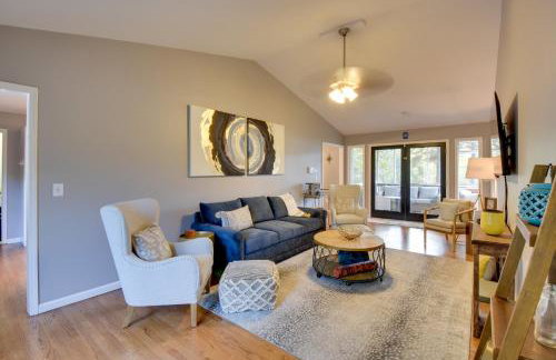 Lakefront Westminster Retreat with Boat Dock! - Foto 4