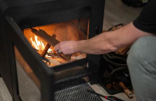 Secluded Forest Cabin with Hot Tub and Private Waterfall - Foto 17
